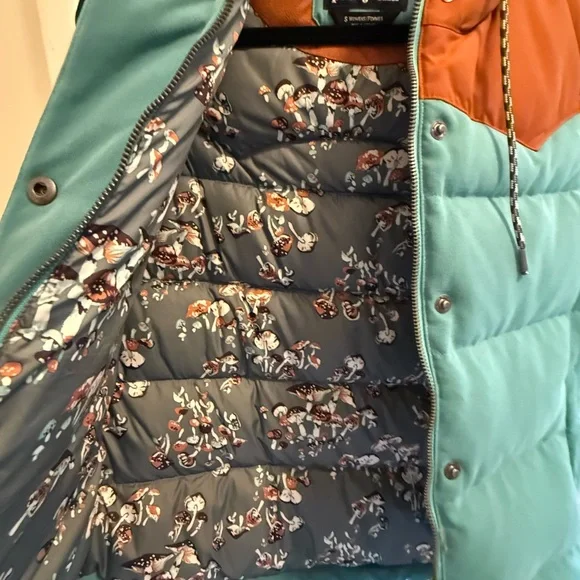 Patagonia Orange and Green Puffer Vest - Picture 2 of 3
